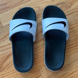 Men’s nike sandals size 6y
